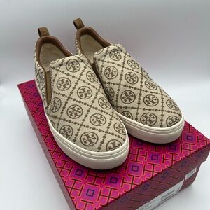 Tory Burch T monogram slip on tan Jacquard / leather sneaker 9